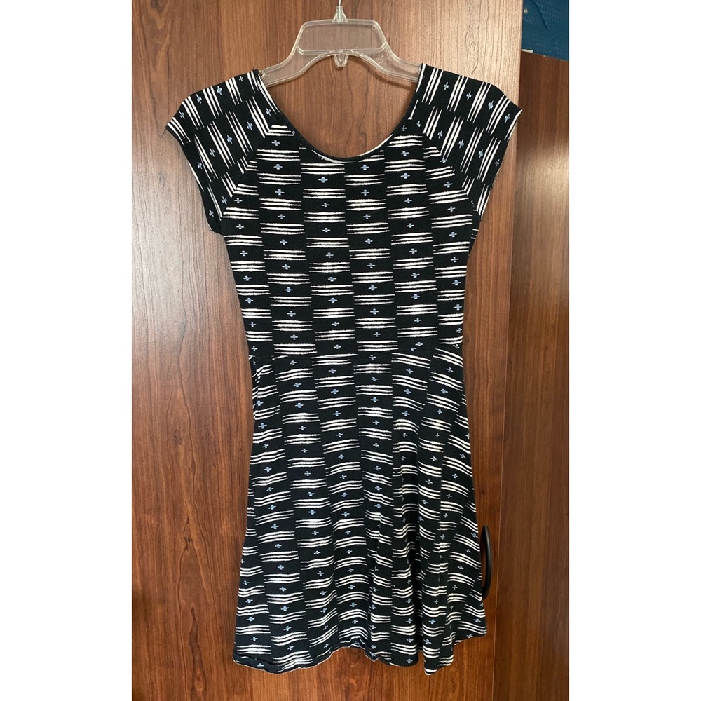 Short-sleeve Patterned Dress